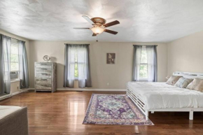 Large Home Sleeps 24! Dogs Ok!